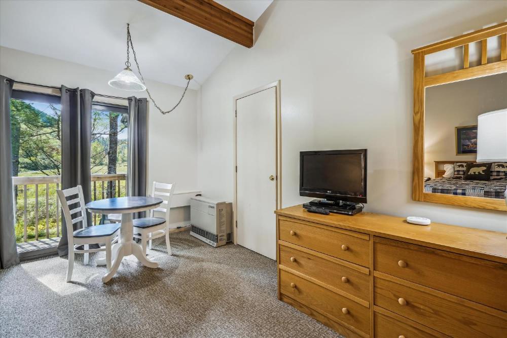 Cedarbrook Standard Hotel Room 204